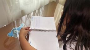 Zorra colegiala es follada mientras hacía sus tareas