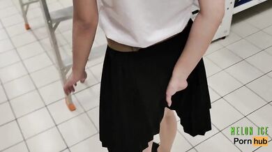 Melon Ice - น้ำแตกกลางห้าง เงี่ยนเลยยอมให้เขาเย็ด (Thai Exhibitionist Publuc Squirt)