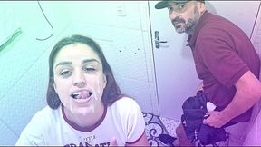 Safada fode com desconhecido no banheiro de um barzinho!