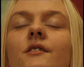 Blonde Studentin Und Riesiger Dildo - Blonde Student and Huge Dildo