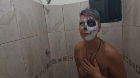 Washing off Halloween Face Paint with Pee &amp; Cum in Mouth