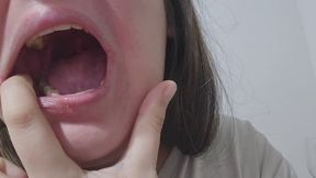 Extreme Close-Up of My Throat While Drinking Water – Swallowing Focus, Neck Movement, Detailed Throat Fetish, Intimate POV Video