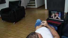 jennifer play y kitty dj sorprenden a su companero de cuarto y terminan en sexo grupal duro