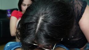 jennifer play y kitty dj sorprenden a su companero de cuarto y terminan en sexo grupal duro