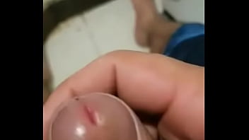 mi amigo marlo jugando con su pene