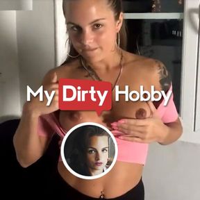 Kinky Arya_LaRoca Brakes The Ice With Her New Nieighbour By Riding His Cock - MyDirtyHobby