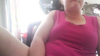 Cutie dark hair quick smoke with huge O x2