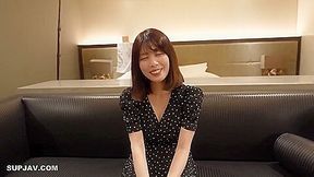 初撮り人妻セックスレスに陥った美人奥様久しふりのチンホに理性か破壊され快楽の世界へ迷い込む妊娠確定!?の2連中出し かわいい人妻　33歳