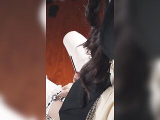 修女使用金属棒抽插尿穴后失禁