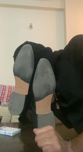 Lick all the dust off😈…findom alpha alphadom cashmaster alphamaster footfetish cashslave malefeet maledom paypig