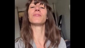 K.O.Apr&egrave_s avoir fait une grosse vid&eacute_o pour un fan &hellip_