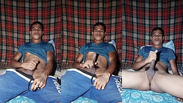 Cafuçu gostoso e pirocudo batendo uma punheta gostosa e fumando