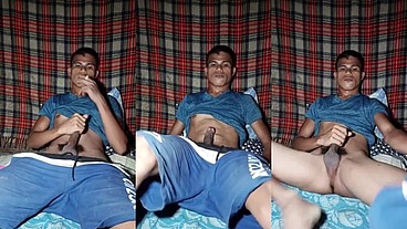 Cafuçu gostoso e pirocudo batendo uma punheta gostosa e fumando