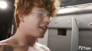 Ruwe seks fellatio, ruw, ejaculatie, zonder condoom, diepe keel, krullend haar – Jasper Rhodes, anaal geneukt