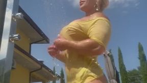 sexy outdoor muscles shower