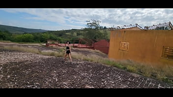 Andando com um plug anal, achei uma fabrica abandonada aproveitei pra gozar gostoso pra voces ver!