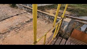Andando com um plug anal, achei uma fabrica abandonada aproveitei pra gozar gostoso pra voces ver!