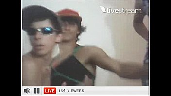 Viadinhos dan&ccedil_ando na Twitcam