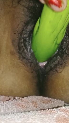 Must-see moment from &quot;Indian Homemade Mature Housewife Vegetable Enjoy&quot;