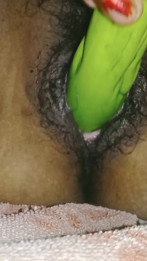 Must-see moment from &quot;Indian Homemade Mature Housewife Vegetable Enjoy&quot;