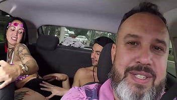 Fiz um sexo gostoso no carro em movimento