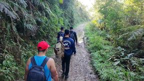 duas hora de viagem, ponte destruida, trilha errada, perrengue no mato e foda com farda.