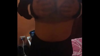 Prima haciendo Cosplay de colegiala japonesa