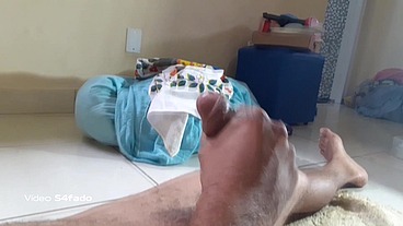 Garotos safados batendo punheta e gozando