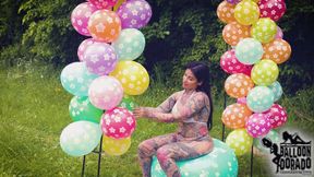 JJ pops Outdoor a Balloonarch with her Fingernails HD Version